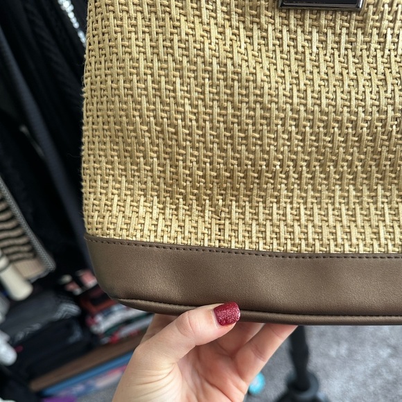 Liz Claiborne Woven Straw Shoulder Bag - Picture 4 of 15